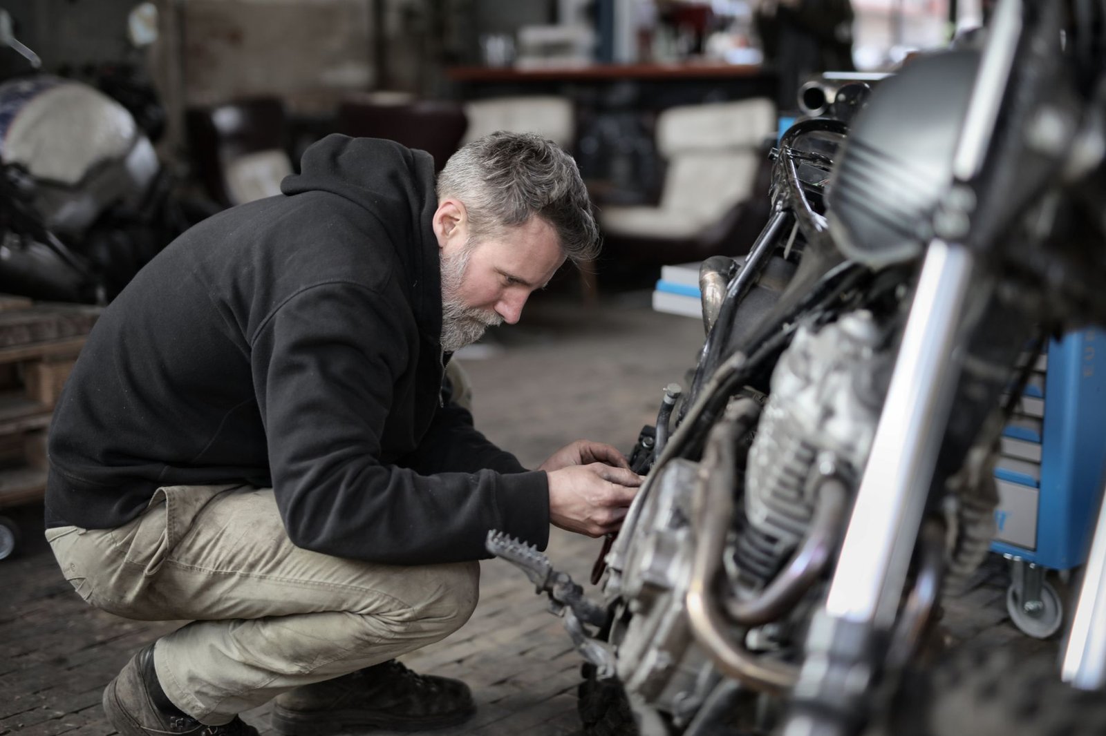website help Sydney technician fixing a local service business problem